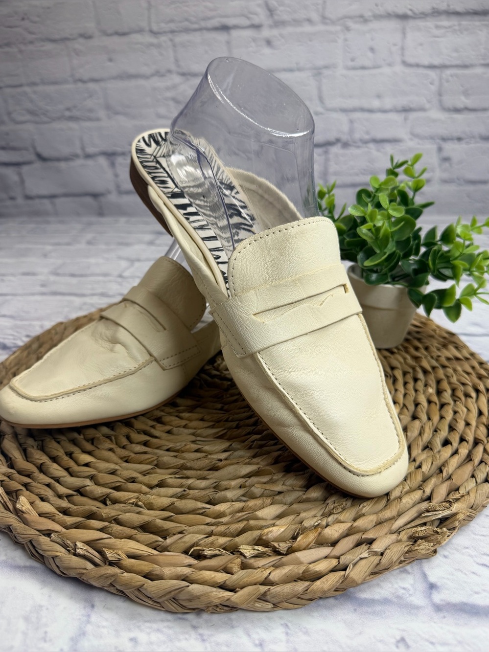 Dolce Vita Women's Cream Slip-On Penny Loafer Mule. Size 10.